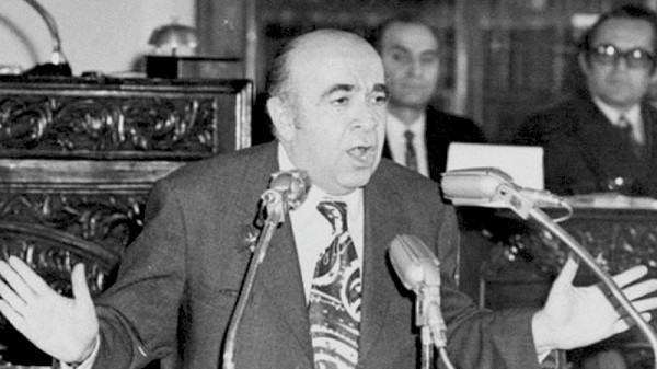 http://www.ansarclip.ir/images/screenshot/1/Mostanad/Tizer-Hoveyda.jpg